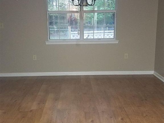 4th image of 35 Branchwood Dr