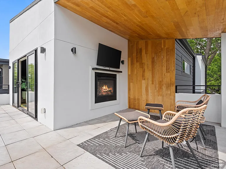 4540 Mercier St — Photo 30