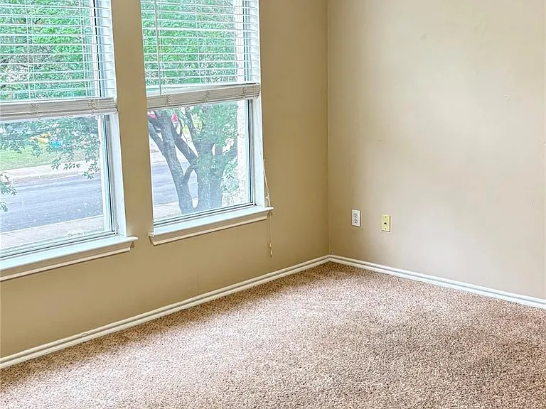 2209 Georgian Dr — Photo 6