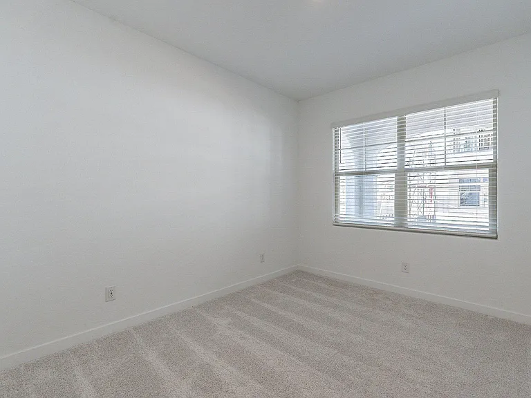 4042 E Amoroso Dr — Photo 11