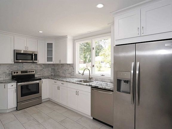 4th image of 33 Dewey St