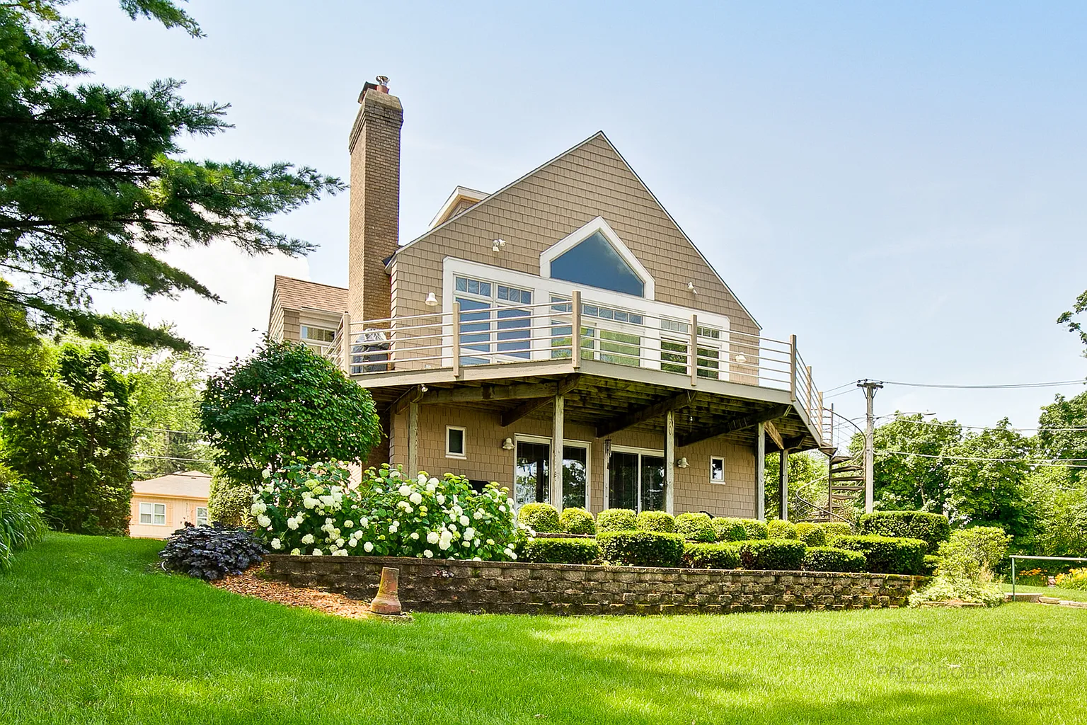 134 E Grand Ave photo 1
