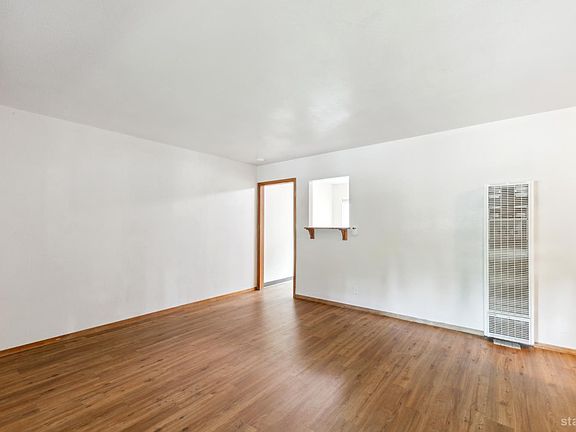 4th image of 1222 Sierra Blvd