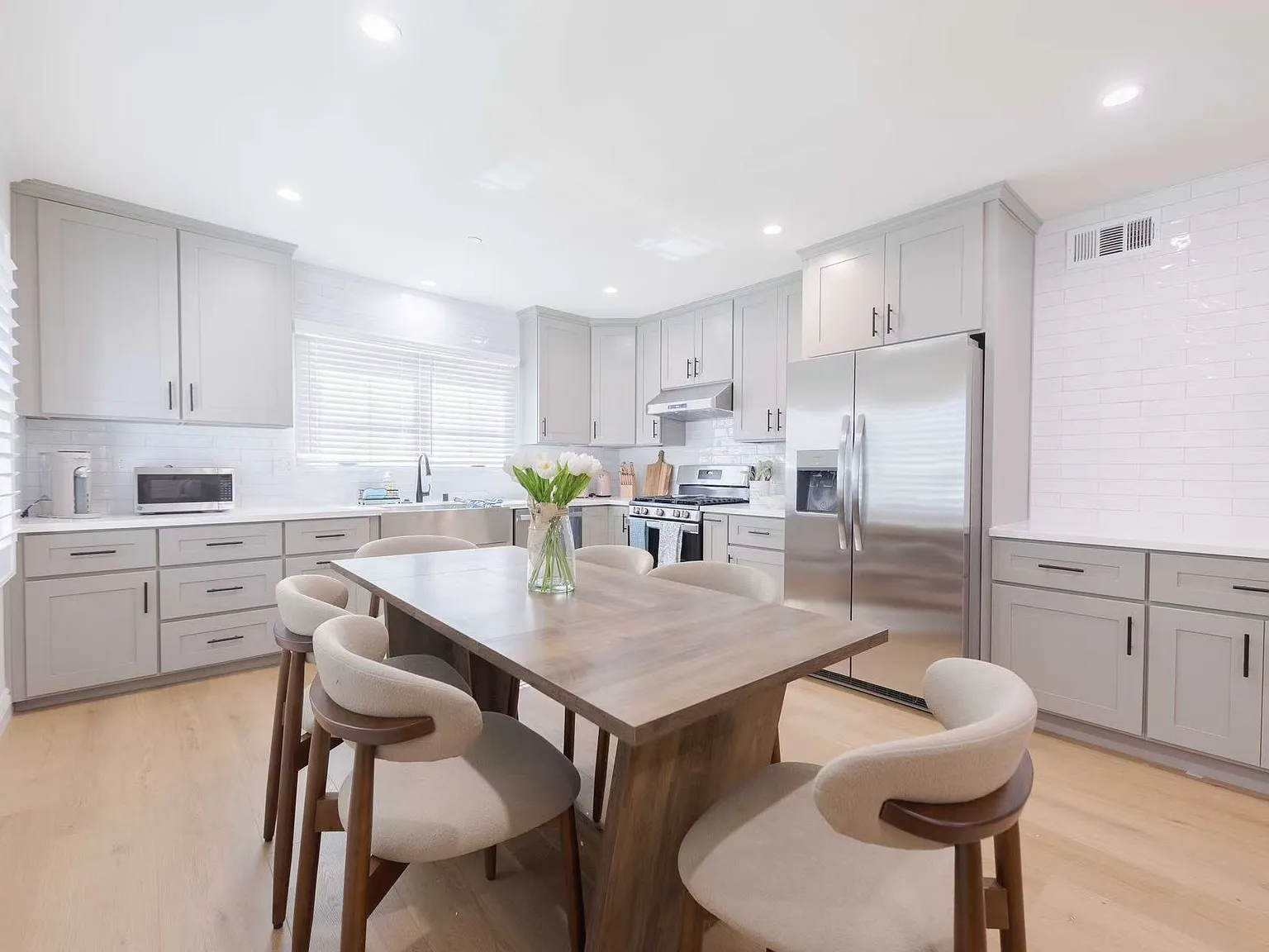 3 bed, 1600 sqft, $9,700 — Photo 3