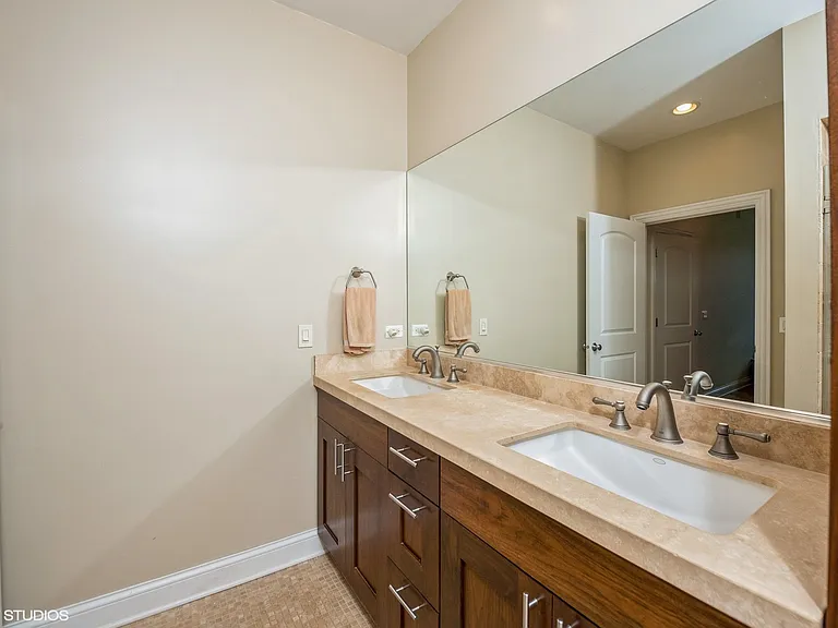 2905 N Halsted St #302 — Photo 10