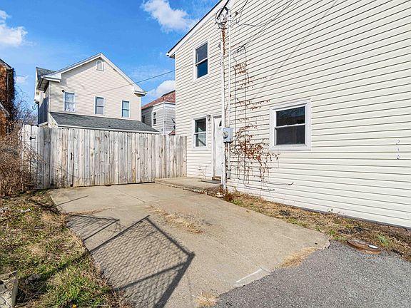 5th image of 216 E 20th Ave