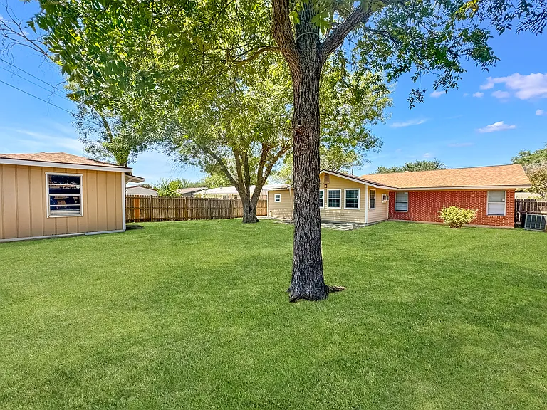 310 Mahota Dr — Photo 31