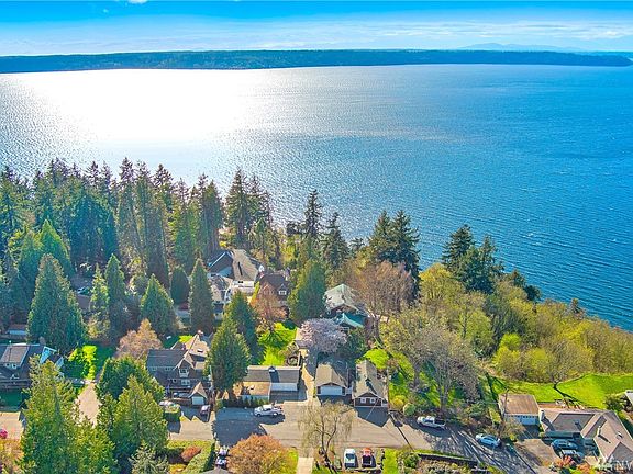 Superb sunset views over the water looking across to Vashon Island.
