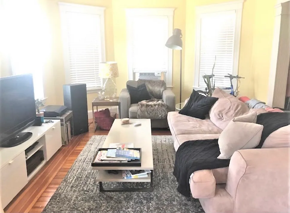 2 bed, 9999 sqft, $2,900 — Photo 1