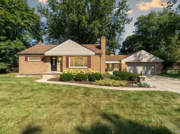 1209 Mildred St, Flushing, MI 48433