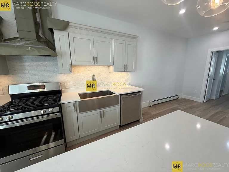 55 W Eagle St #2 — Photo 9