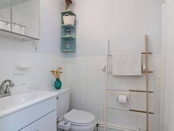 5th image of 172 Stuyvesant Ave APT A5