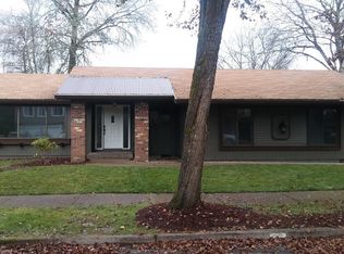 677 71st St, Springfield, OR 97478