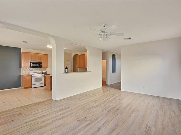 5th image of 1602 Uvalde Dr