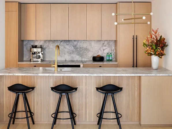 349 W 51st St #3E, New York, NY 10019