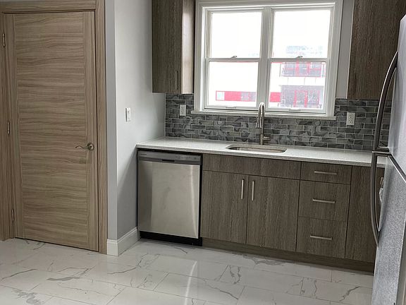 3rd image of 3112 38th St #4C