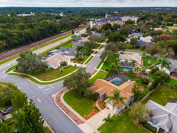 5th image of 302 Oak Leaf Cir