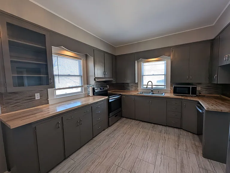 709 Pendleton Ave — Photo 13