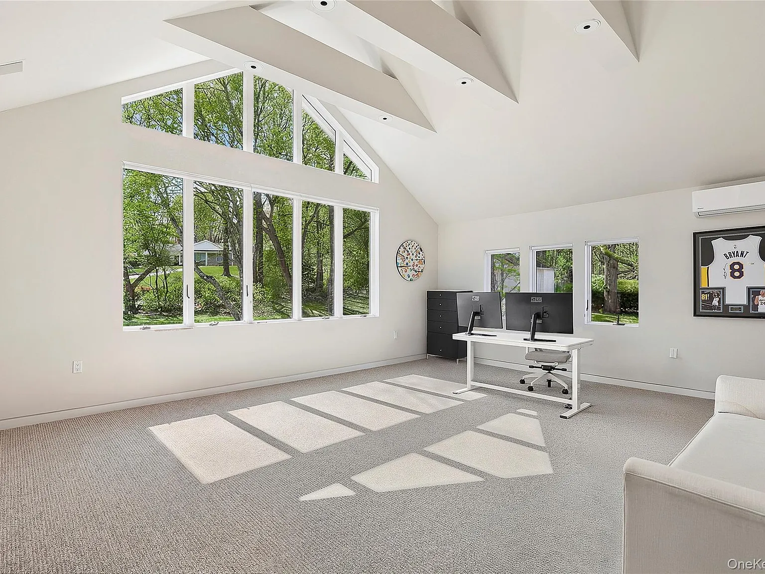 6 bed, 4.5 bath, 7109 sqft, $15,000 — Photo 2