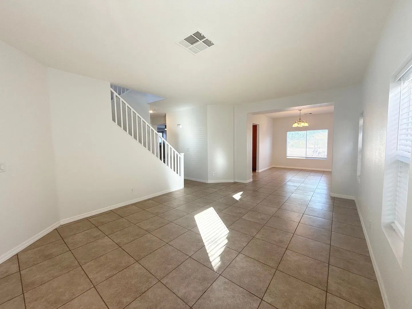 Beautiful 5 Bedroom Summerlin Home with Loft, Balcony & Mountain Views — Photo 2