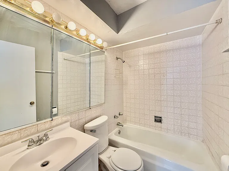6815 N Sheridan Rd — Photo 21