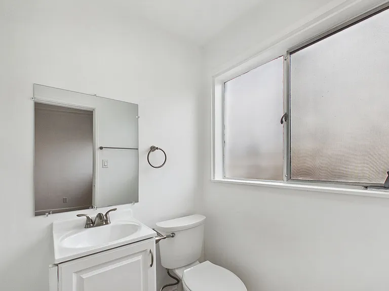 205-215 W Roderick Ave #5 — Photo 20