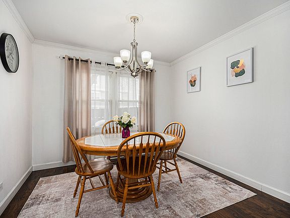 3rd image of 1921 Williamsburg Dr
