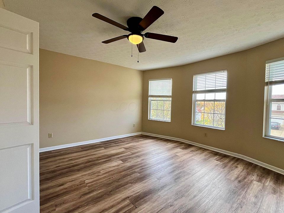 2nd image of 70 Simsbury Ct