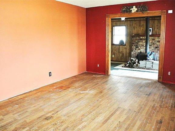 4th image of 2042 Linn St