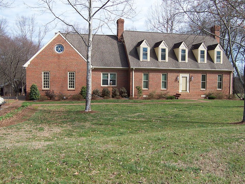 1st image of 421 E College Ave