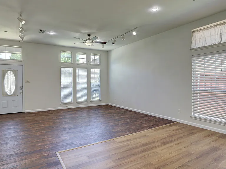 1821 Chattham Ct — Photo 4