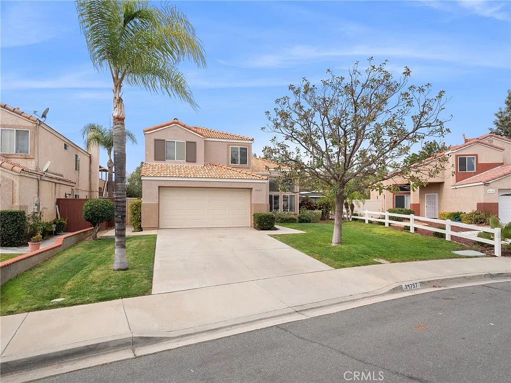 4 bed, 2.5 bath, 1680 sqft, $3,200 — Photo 1