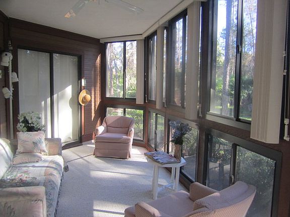 5th image of 17 Southbury Ct
