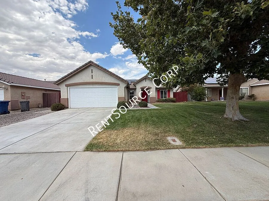 3 Bedrooms/2 Bathrooms Single Story Home for Rent in East Lancaster in the Antelope Valley — Photo 1