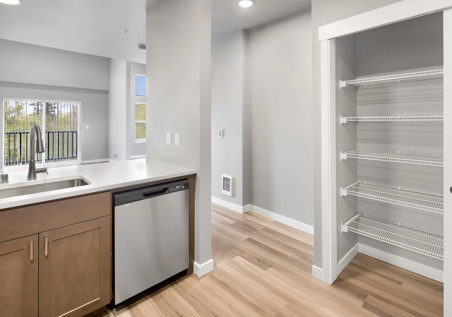 Kingsway Apartments — Photo 3