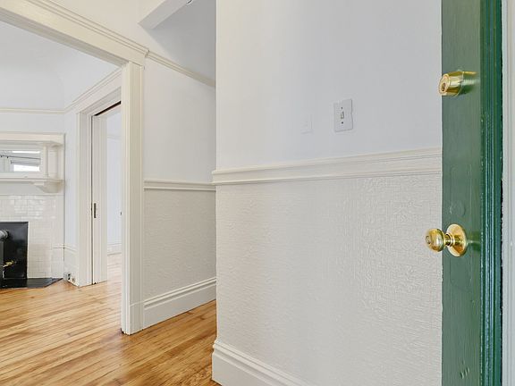 4th image of 389 Elizabeth St #0