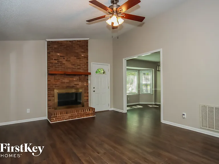 4440 Huntington Dr — Photo 4