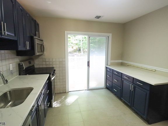 3rd image of 95 Longwood Lake Rd