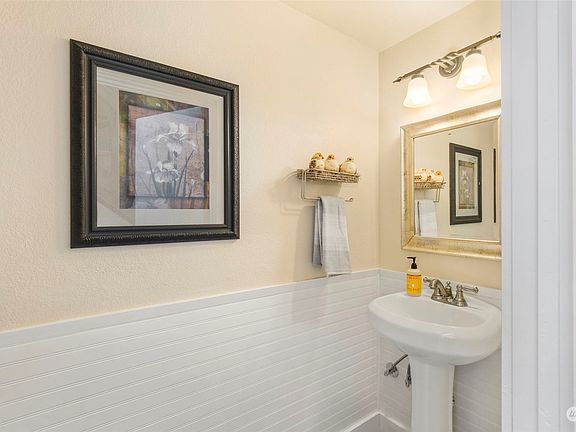 5th image of 9604 Sunburst Court SE
