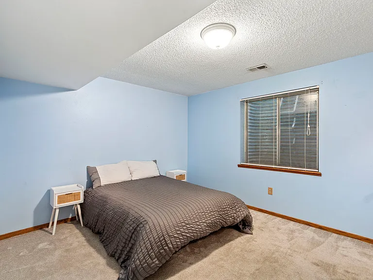 1702 Dora St — Photo 44