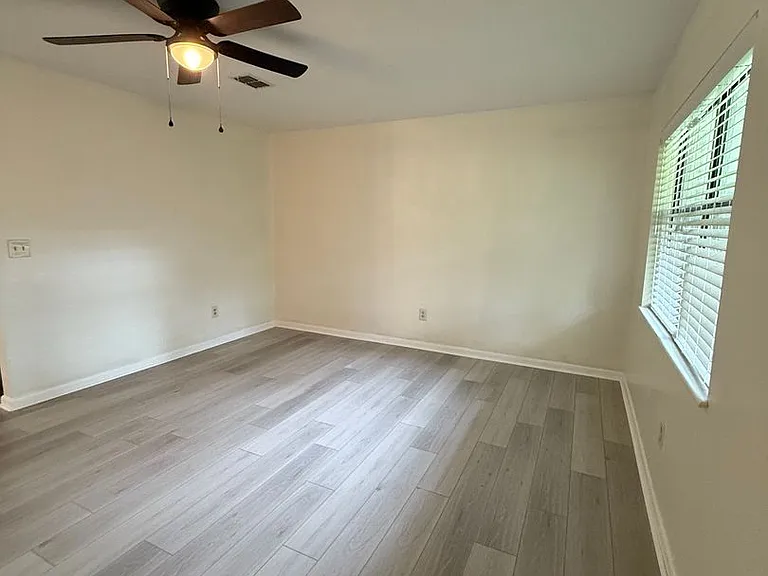 15615 NW 138th Dr — Photo 3