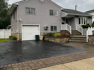 79 Gerhard Rd, Plainview, NY 11803