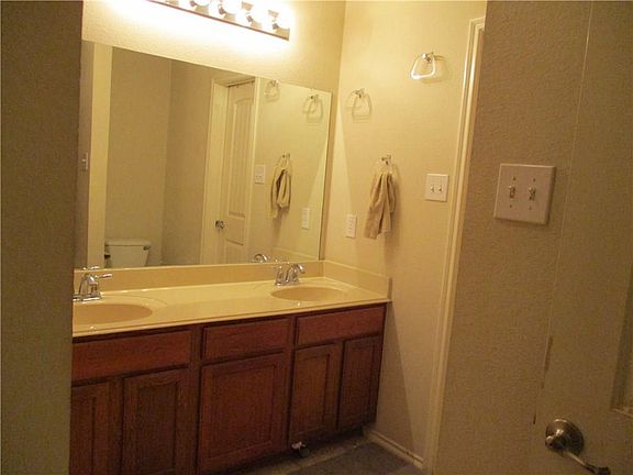 3rd image of 2039 Samantha Ln