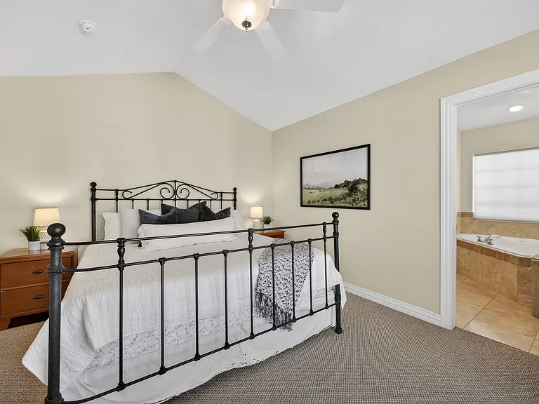 2933 Lawrence St — Photo 39