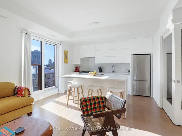 135 Barrette St #308, Ottawa, ON K1L 7Z9