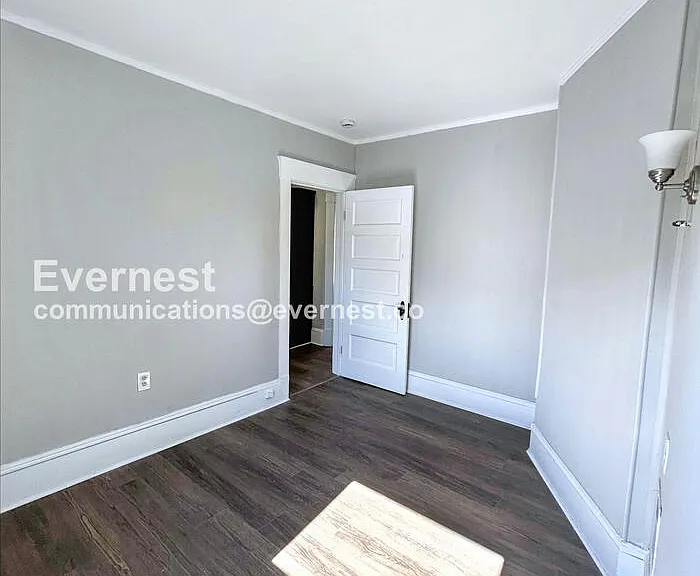 2216 E 82nd St — Photo 3