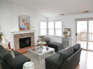 268 Weather Hill Dr, Willowbrook, IL 60527