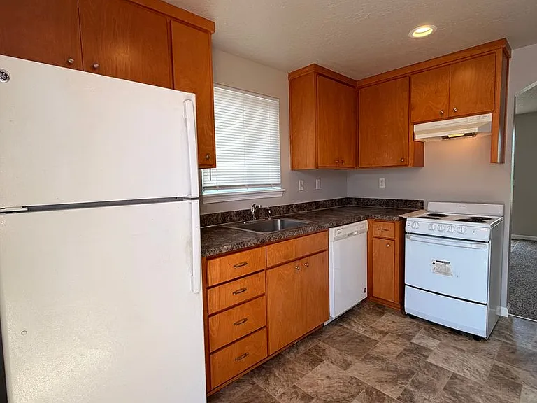 1760 W 18th Ave — Photo 3