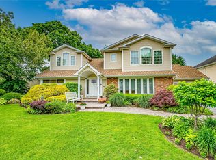 6 Deering Ln, East Rockaway, NY