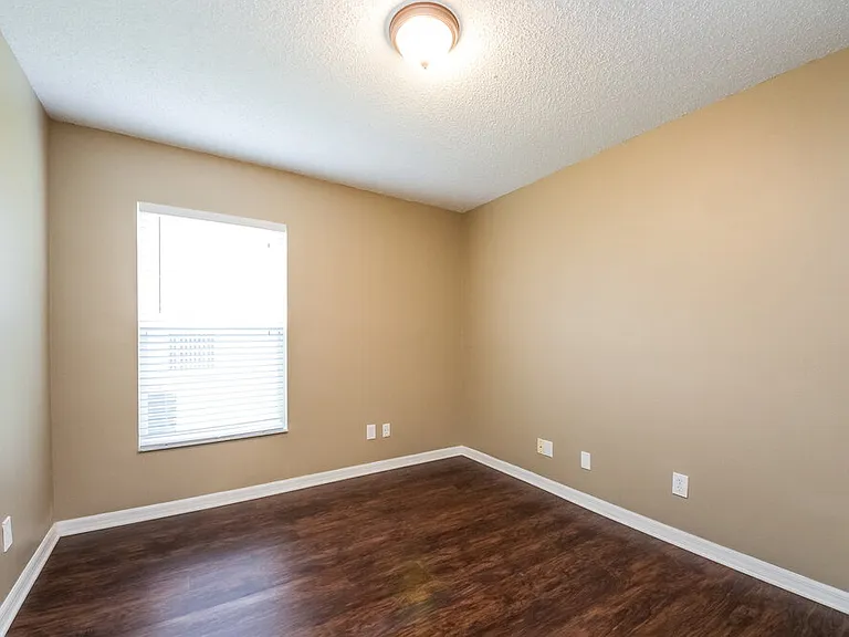 13918 Valleybrooke Ln — Photo 11